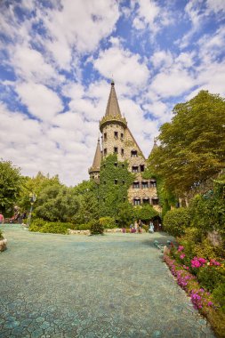 Sozopol Bulgaristan 14 Ağustos 2023. The Castle of Ravadinovo Bulgaria - Avrupa 'nın en popüler şatolarından biri olan rüzgara aşık.