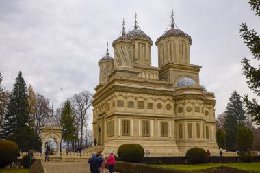 Curtea de Arges, Romanya 2 Aralık 2023, Romanya 'nın en ünlü manastırlarından biri olan Curtea de Arges Manastırı.