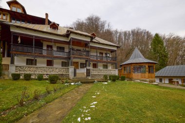 Roboaia, Romanya 02 Aralık 2023. 14. yüzyılın ilk bölümü olan Robaia Manastırı, Konstantinopolis Patriği I. Calistus 'un (13) önemli bir rol oynadığı Robaia manastırının kurulduğu anı temsil ediyordu.