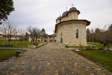 Campulung Muscel, Romanya, 02 Aralık 2023. Negru Voda Manastırı, 14. yüzyılda Radu Negru Voda tarafından kurulan Campulung Muscel rahiplerinden oluşan bir Ortodoks manastırı..