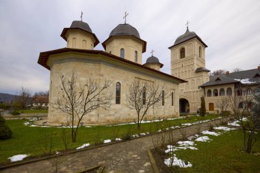 Campulung Muscel, Romanya, 02 Aralık 2023. Negru Voda Manastırı, 14. yüzyılda Radu Negru Voda tarafından kurulan Campulung Muscel rahiplerinden oluşan bir Ortodoks manastırı..