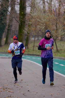 Pitesti, Romanya 10 Aralık 2023, insanları daha iyi sağlık için spor yapmaya çekmek amacıyla her yıl düzenlenen yarışma..