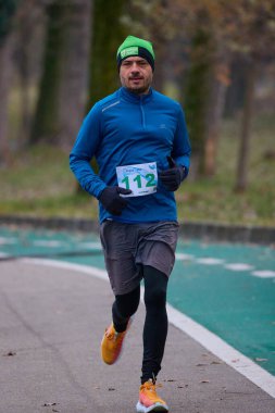 Pitesti, Romanya 10 Aralık 2023, insanları daha iyi sağlık için spor yapmaya çekmek amacıyla her yıl düzenlenen yarışma..