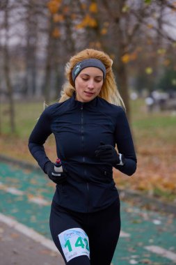 Pitesti, Romanya 10 Aralık 2023, insanları daha iyi sağlık için spor yapmaya çekmek amacıyla her yıl düzenlenen yarışma..