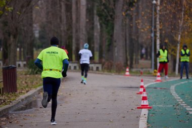 Pitesti, Romanya 10 Aralık 2023, insanları daha iyi sağlık için spor yapmaya çekmek amacıyla her yıl düzenlenen yarışma..