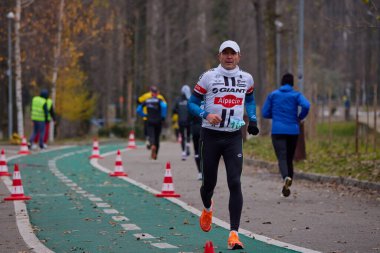 Pitesti, Romanya 10 Aralık 2023, insanları daha iyi sağlık için spor yapmaya çekmek amacıyla her yıl düzenlenen yarışma..