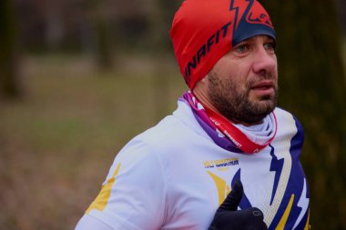 Pitesti, Romanya 10 Aralık 2023, insanları daha iyi sağlık için spor yapmaya çekmek amacıyla her yıl düzenlenen yarışma..