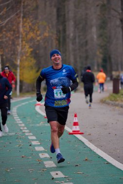 Pitesti, Romanya 10 Aralık 2023, insanları daha iyi sağlık için spor yapmaya çekmek amacıyla her yıl düzenlenen yarışma..