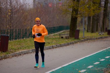 Pitesti, Romanya 10 Aralık 2023, insanları daha iyi sağlık için spor yapmaya çekmek amacıyla her yıl düzenlenen yarışma..