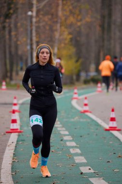 Pitesti, Romanya 10 Aralık 2023, insanları daha iyi sağlık için spor yapmaya çekmek amacıyla her yıl düzenlenen yarışma..