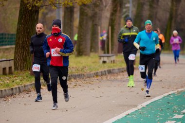 Pitesti, Romanya 10 Aralık 2023, insanları daha iyi sağlık için spor yapmaya çekmek amacıyla her yıl düzenlenen yarışma..