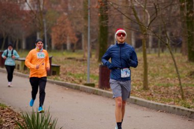 Pitesti, Romanya 10 Aralık 2023, insanları daha iyi sağlık için spor yapmaya çekmek amacıyla her yıl düzenlenen yarışma..