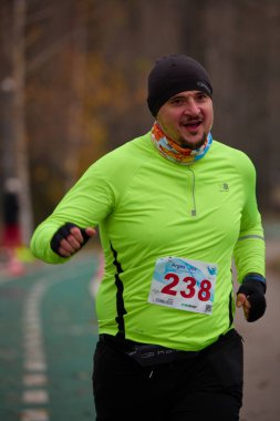 Pitesti, Romanya 10 Aralık 2023, insanları daha iyi sağlık için spor yapmaya çekmek amacıyla her yıl düzenlenen yarışma..