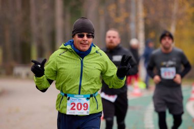 Pitesti, Romanya 10 Aralık 2023, insanları daha iyi sağlık için spor yapmaya çekmek amacıyla her yıl düzenlenen yarışma..