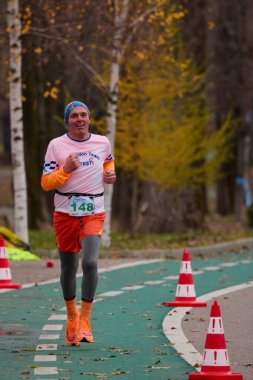 Pitesti, Romanya 10 Aralık 2023, insanları daha iyi sağlık için spor yapmaya çekmek amacıyla her yıl düzenlenen yarışma..