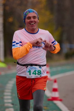 Pitesti, Romanya 10 Aralık 2023, insanları daha iyi sağlık için spor yapmaya çekmek amacıyla her yıl düzenlenen yarışma..