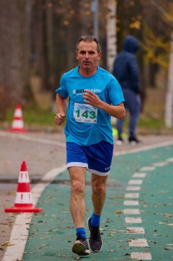 Pitesti, Romanya 10 Aralık 2023, insanları daha iyi sağlık için spor yapmaya çekmek amacıyla her yıl düzenlenen yarışma..