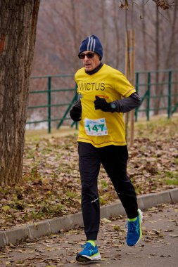 Pitesti, Romanya 10 Aralık 2023, insanları daha iyi sağlık için spor yapmaya çekmek amacıyla her yıl düzenlenen yarışma..