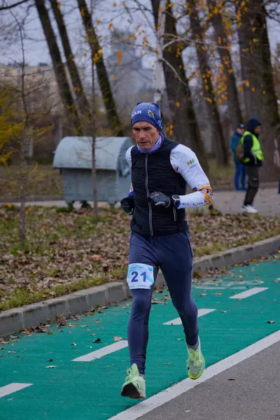 Pitesti, Romanya 10 Aralık 2023, insanları daha iyi sağlık için spor yapmaya çekmek amacıyla her yıl düzenlenen yarışma..