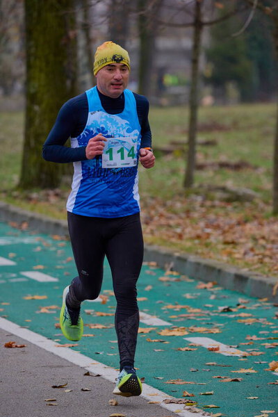 Питешти, Румыния 10 декабря 2023 года. Ежегодно проводятся соревнования по привлечению людей к занятиям спортом для улучшения здоровья..