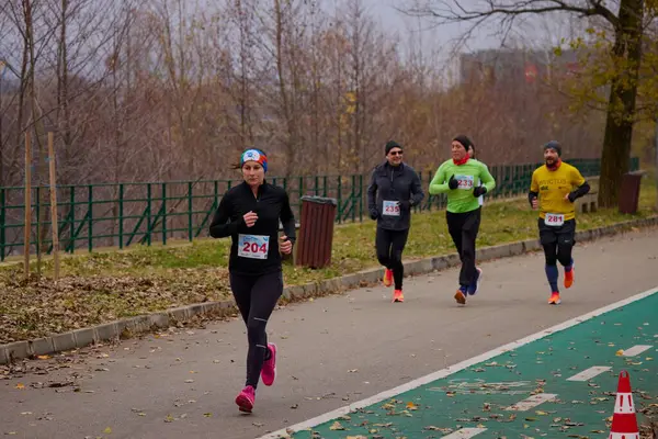 Pitesti, Romanya 10 Aralık 2023, insanları daha iyi sağlık için spor yapmaya çekmek amacıyla her yıl düzenlenen yarışma..