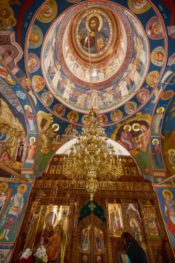 Slaniç Romanya 'yı 10 Aralık 2023' te Arıyor. Arges 'deki Slanic Manastırı, içeriden ve dışarıdan görüntüler, ibadet yeri.