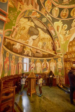 Slaniç Romanya 'yı 10 Aralık 2023' te Arıyor. Arges 'deki Slanic Manastırı, içeriden ve dışarıdan görüntüler, ibadet yeri.