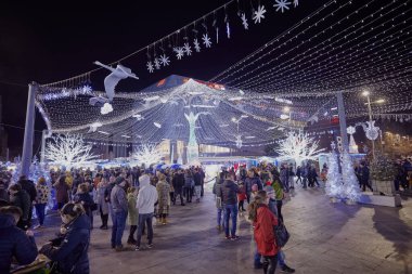 Craiova Romanya 02 Ocak 2024. Avrupa 'nın en güzel ikinci ülkesi olarak kabul edilen Craiova Romanya' daki Noel panayırından görüntüler.