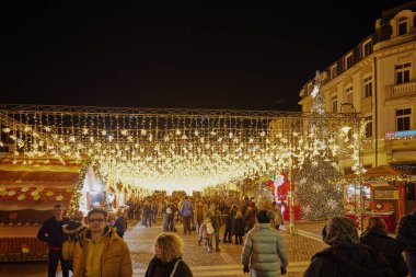 Craiova Romanya 02 Ocak 2024. Avrupa 'nın en güzel ikinci ülkesi olarak kabul edilen Craiova Romanya' daki Noel panayırından görüntüler.