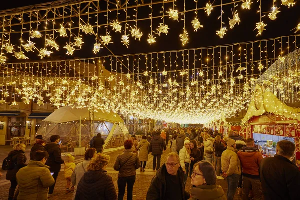 Craiova Romanya 02 Ocak 2024. Avrupa 'nın en güzel ikinci ülkesi olarak kabul edilen Craiova Romanya' daki Noel panayırından görüntüler.