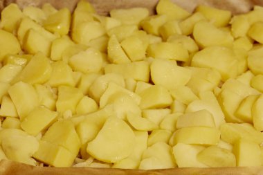 Patatesleri temizleyip, pişirilmeye hazır hale getirmek..