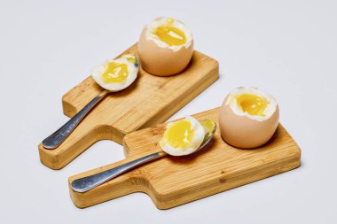 Rafta rafadan yumurta yenmeye hazır..