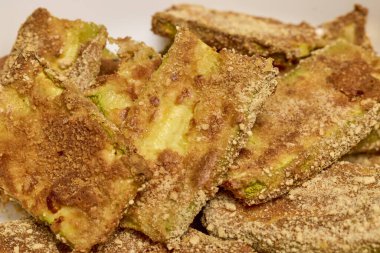 Bir kase dolusu pişmiş kabak..