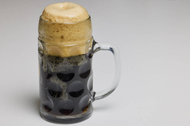 Masada yarım litre koyu bira..