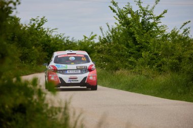 Albota, Arges Romania 09 Mayıs 2024, Arges Rallisi, rotanın ilk aşamasından görüntüler.