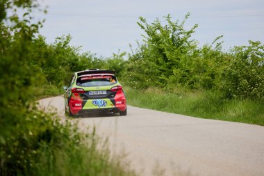 Albota, Arges Romania 09 Mayıs 2024, Arges Rallisi, rotanın ilk aşamasından görüntüler.