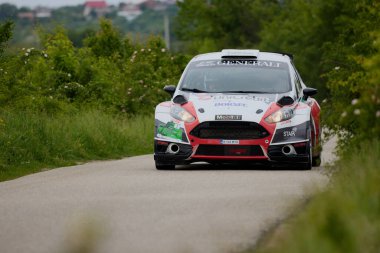 Albota, Arges Romania 09 Mayıs 2024, Arges Rallisi, rotanın ilk aşamasından görüntüler.