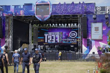 Mioveni Arges Romanya 15 Haziran 2024: (CF Moto Festivali) motosiklet yarışmacılarının dünya rekorunun kırıldığı törenden görüntüler.