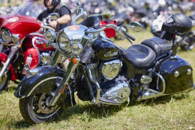 Mioveni Arges Romanya 15 Haziran 2024: (CF Moto Festivali) motosiklet yarışmacılarının dünya rekorunun kırıldığı törenden görüntüler.