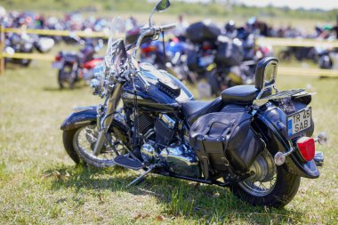 Mioveni Arges Romanya 15 Haziran 2024: (CF Moto Festivali) motosiklet yarışmacılarının dünya rekorunun kırıldığı törenden görüntüler.