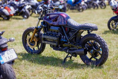 Mioveni Arges Romanya 15 Haziran 2024: (CF Moto Festivali) motosiklet yarışmacılarının dünya rekorunun kırıldığı törenden görüntüler.