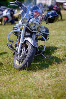 Mioveni Arges Romanya 15 Haziran 2024: (CF Moto Festivali) motosiklet yarışmacılarının dünya rekorunun kırıldığı törenden görüntüler.