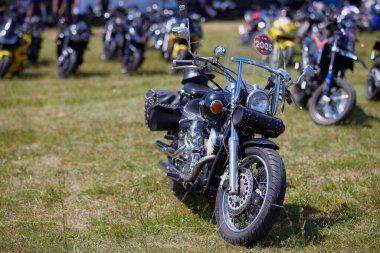 Mioveni Arges Romanya 15 Haziran 2024: (CF Moto Festivali) motosiklet yarışmacılarının dünya rekorunun kırıldığı törenden görüntüler.