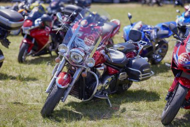 Mioveni Arges Romanya 15 Haziran 2024: (CF Moto Festivali) motosiklet yarışmacılarının dünya rekorunun kırıldığı törenden görüntüler.