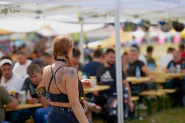 Mioveni Arges Romanya 15 Haziran 2024: (CF Moto Festivali) motosiklet yarışmacılarının dünya rekorunun kırıldığı törenden görüntüler.