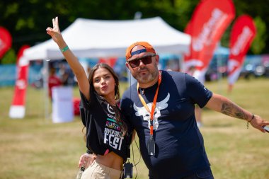 Mioveni Arges Romanya 15 Haziran 2024: (CF Moto Festivali) motosiklet yarışmacılarının dünya rekorunun kırıldığı törenden görüntüler.