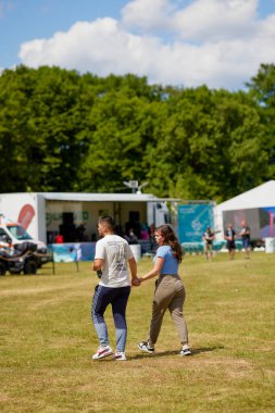 Mioveni Arges Romanya 15 Haziran 2024: (CF Moto Festivali) motosiklet yarışmacılarının dünya rekorunun kırıldığı törenden görüntüler.