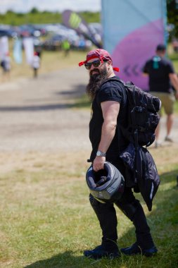 Mioveni Arges Romanya 15 Haziran 2024: (CF Moto Festivali) motosiklet yarışmacılarının dünya rekorunun kırıldığı törenden görüntüler.