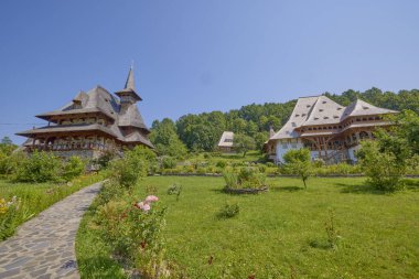 Romanya 'daki Maramures Romanya 12 Temmuz 2024' te Barsana Manastırı 'nı bir yaz günü ziyaret etti.