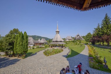 Romanya 'daki Maramures Romanya 12 Temmuz 2024' te Barsana Manastırı 'nı bir yaz günü ziyaret etti.